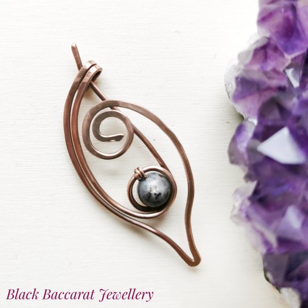 Spilla in Rame naturale con Labradorite nera